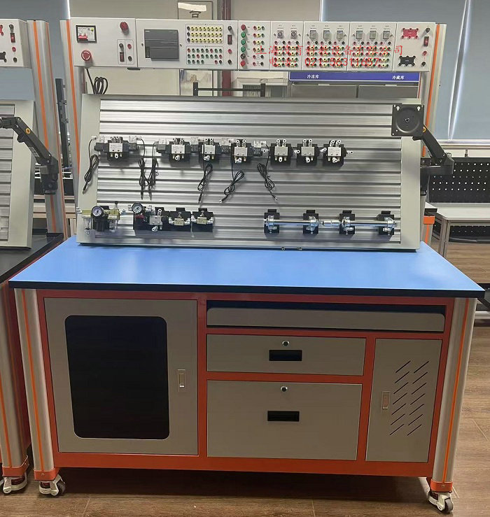 ���(du��)����Һ��PLC��